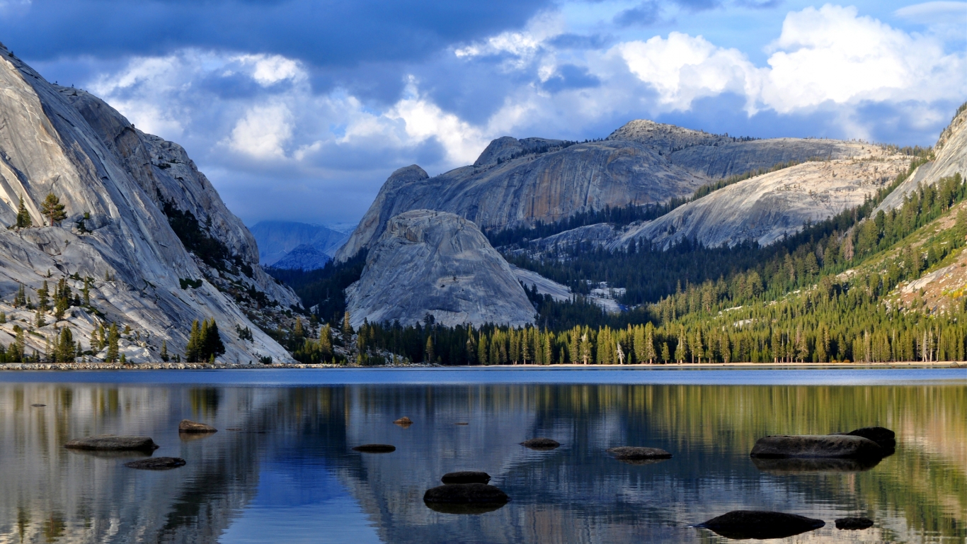 Summer Mountain Landscape for 1366 x 768 HDTV resolution