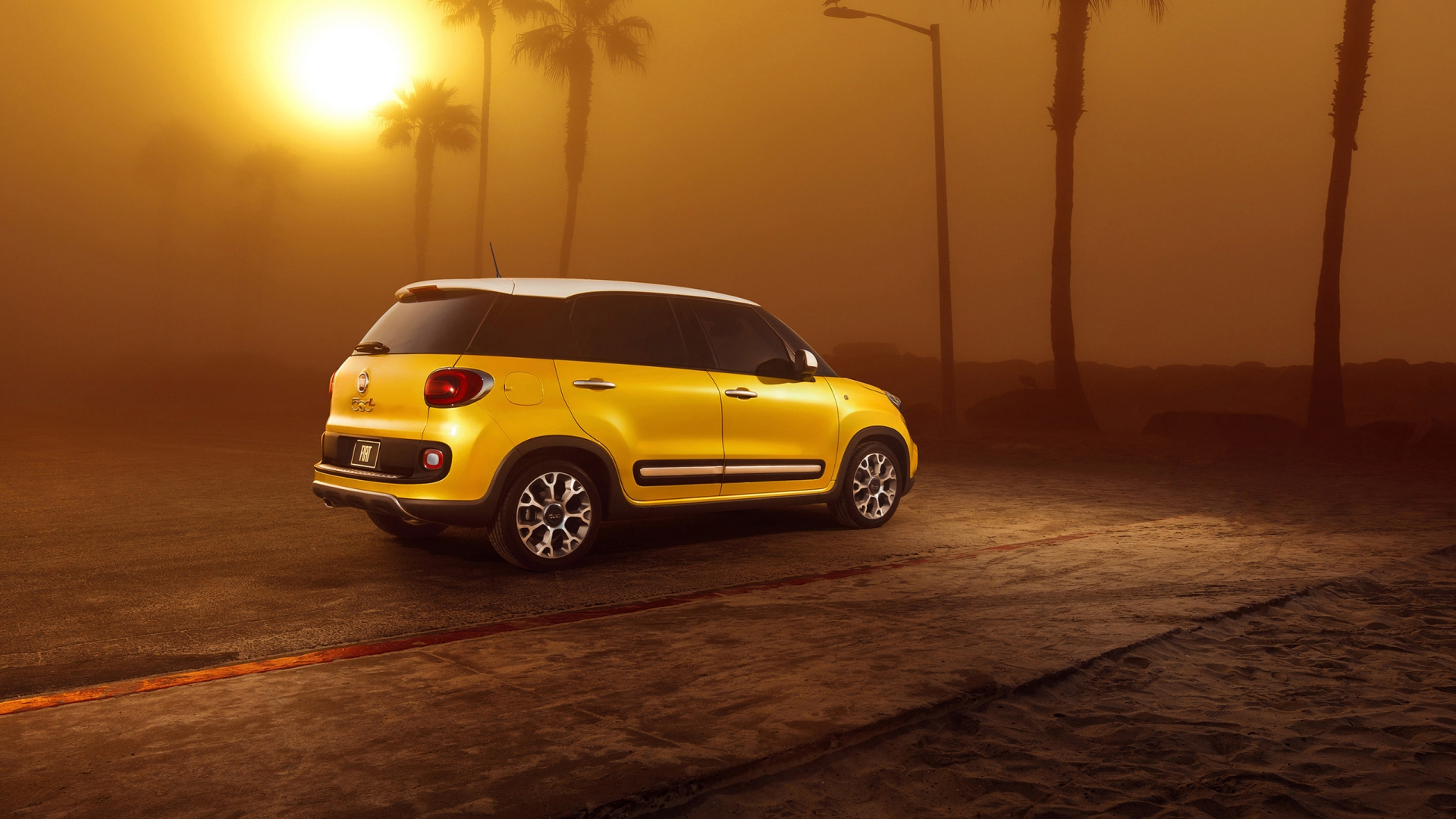 Sunset and Fiat 500L for 1920 x 1080 HDTV 1080p resolution