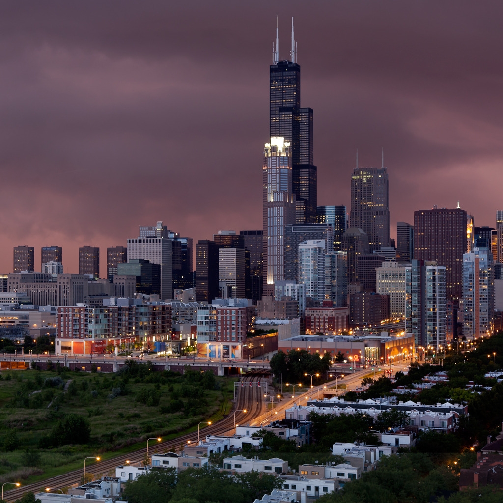 Sunset and Storm in Chicago for 1024 x 1024 iPad resolution