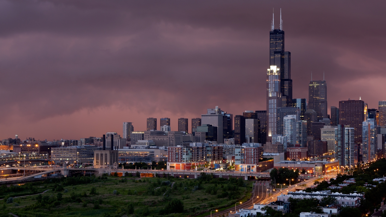 Sunset and Storm in Chicago for 1600 x 900 HDTV resolution