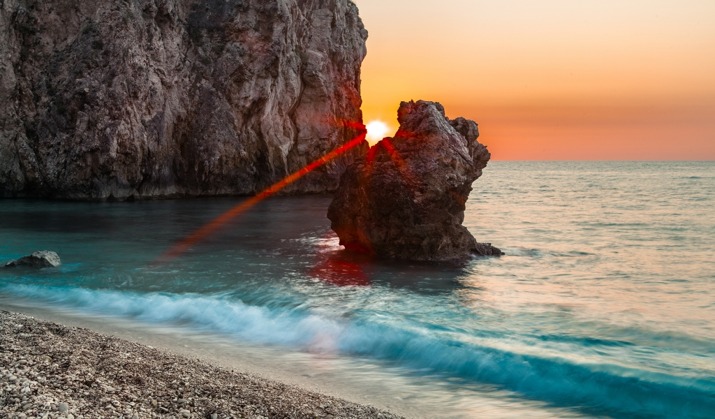 Sunset Between Rocks for 1024 x 600 widescreen resolution