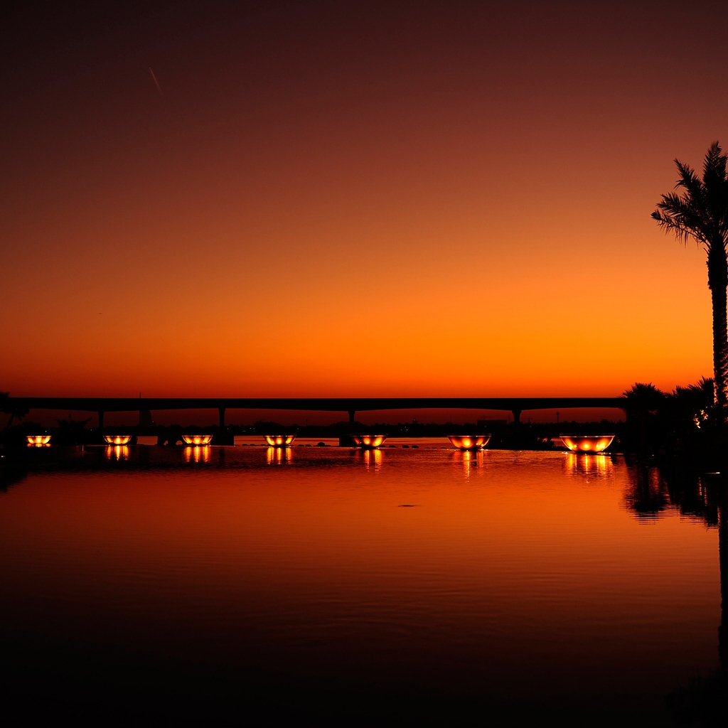 Sunset in Dubai for 1024 x 1024 iPad resolution