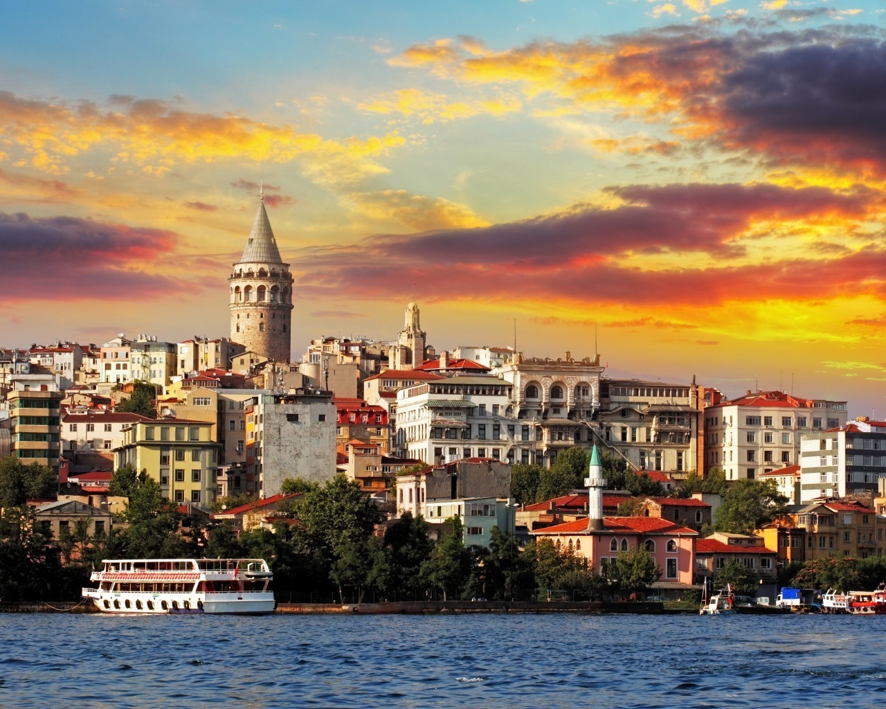 Sunset in Istambul for 1280 x 1024 resolution