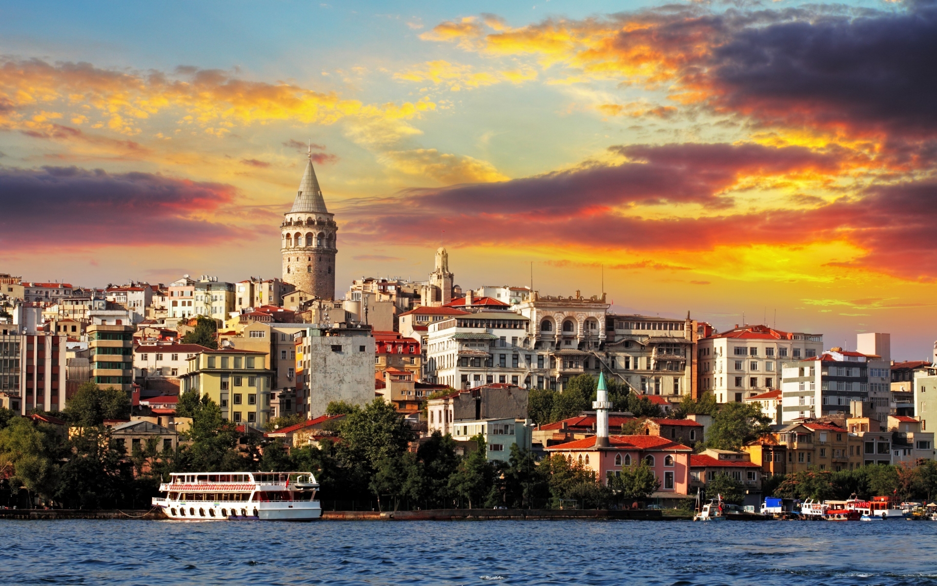 Sunset in Istambul for 1920 x 1200 widescreen resolution