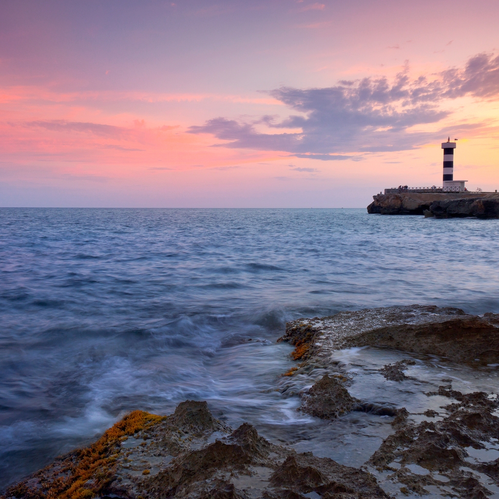 Sunset Lighthouse for 1024 x 1024 iPad resolution