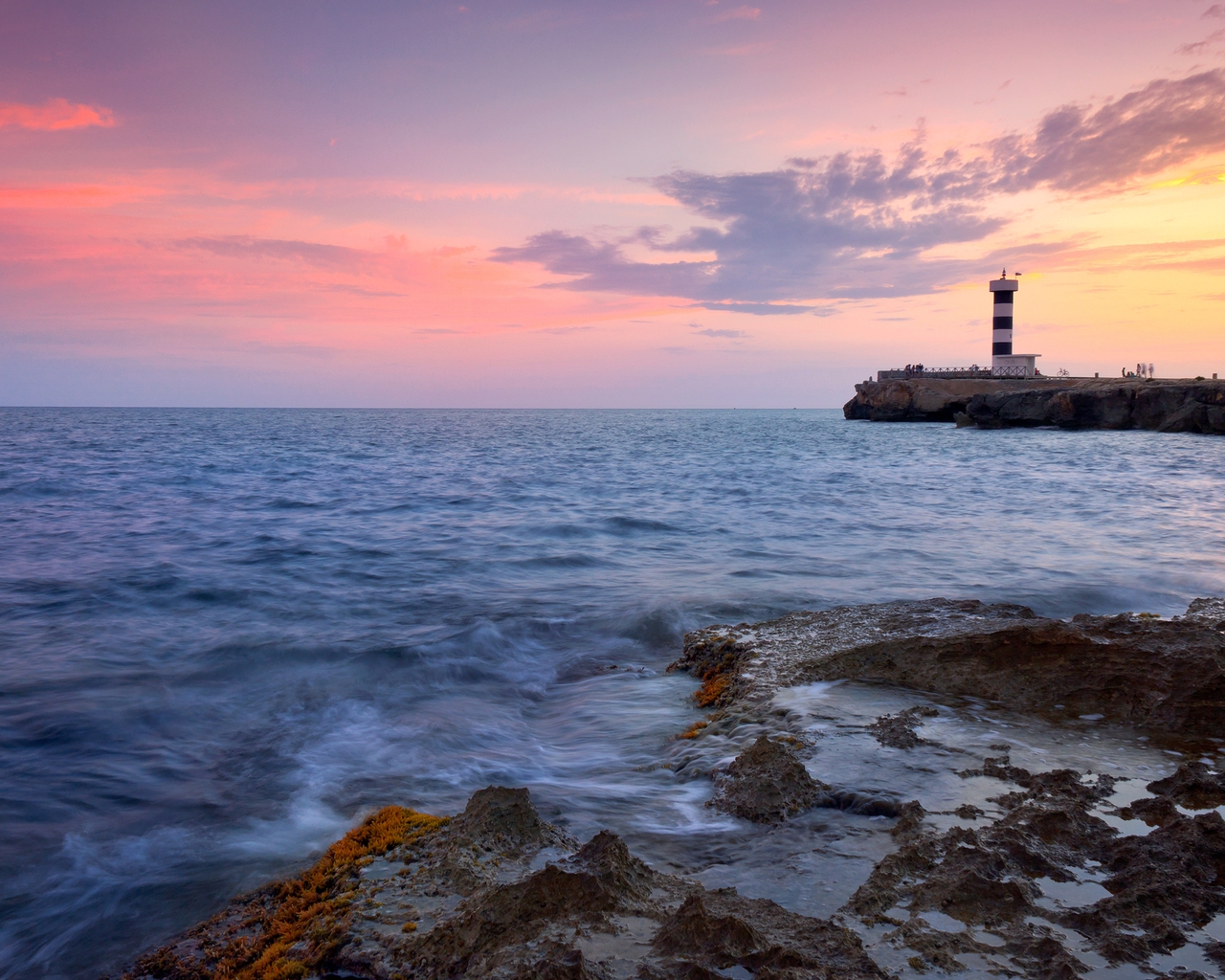 Sunset Lighthouse for 1280 x 1024 resolution