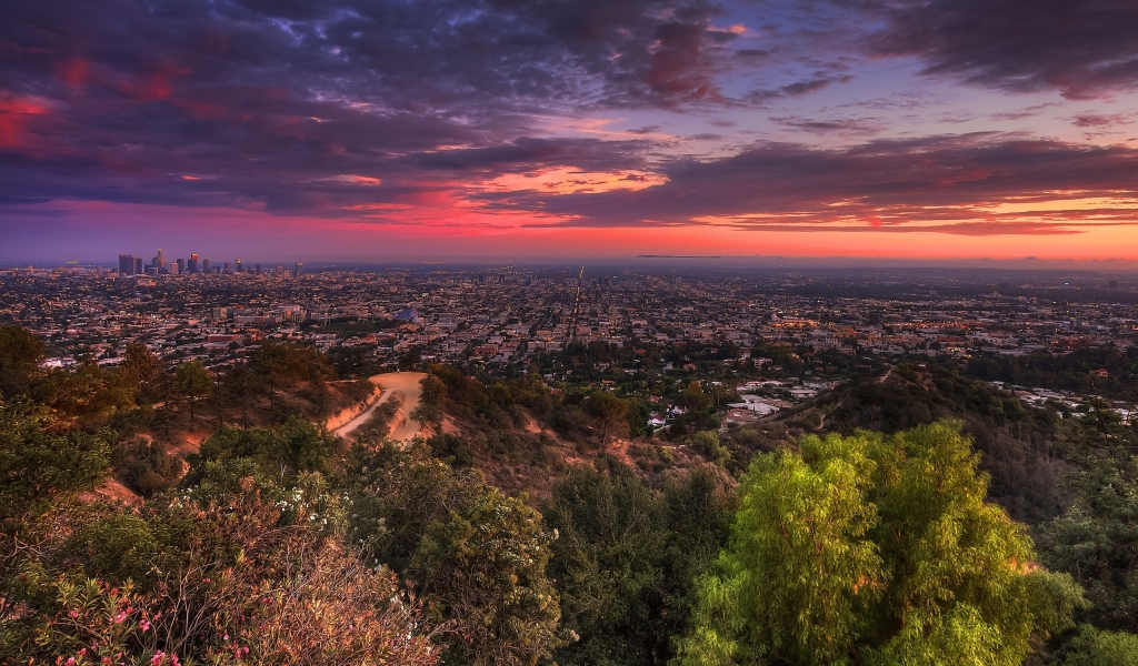 Sunset over city for 1024 x 600 widescreen resolution