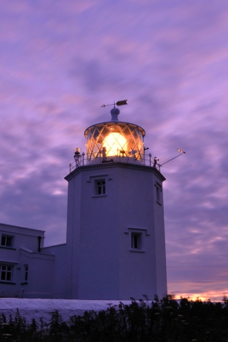 Sunset view Lighthouse for 320 x 480 iPhone resolution