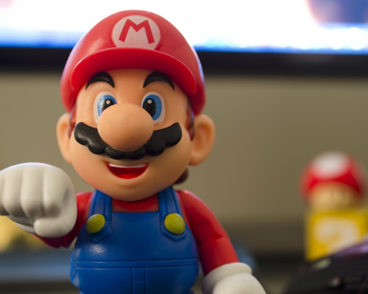 Super Mario Figurine for 1280 x 1024 resolution