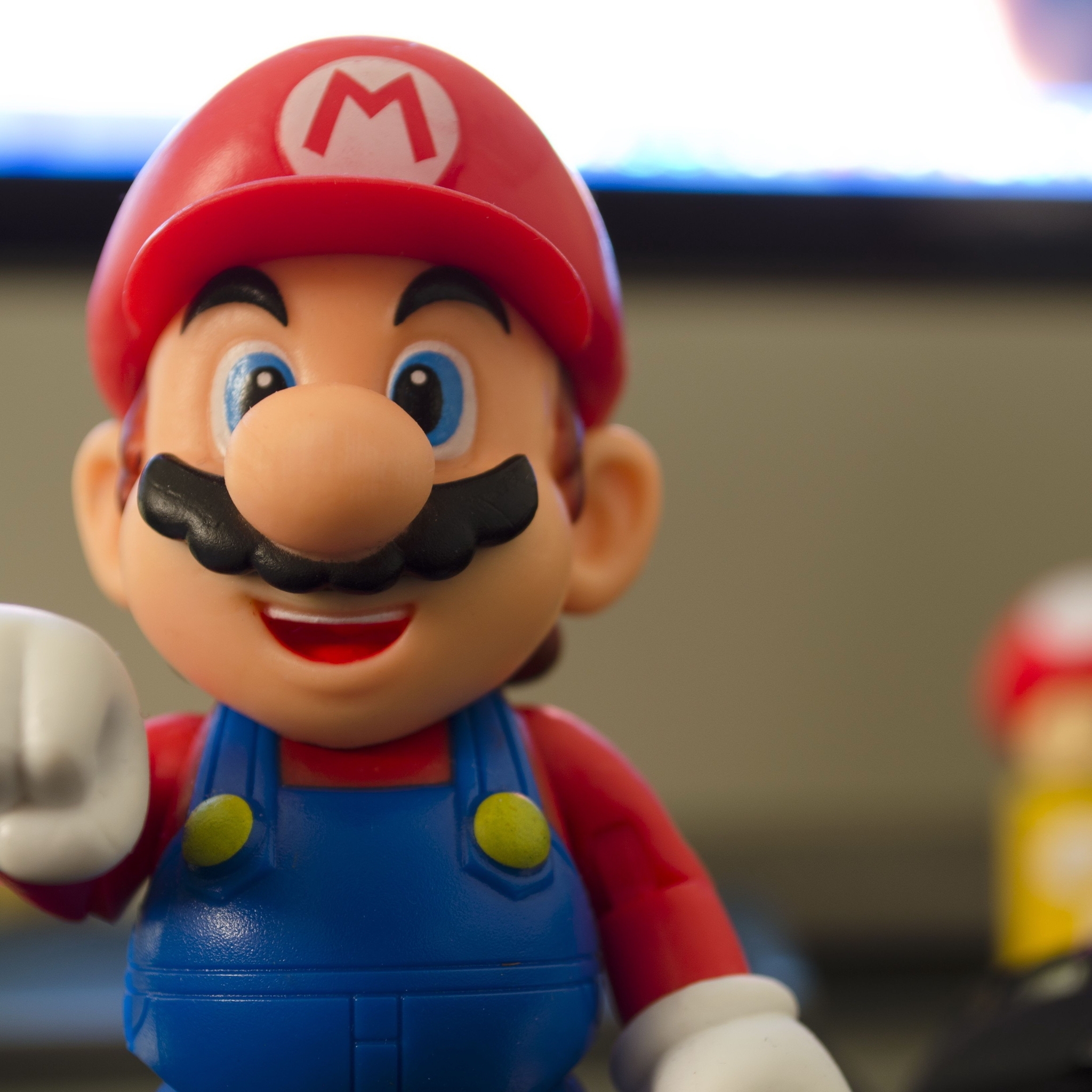 Super Mario Figurine for 2048 x 2048 New iPad resolution