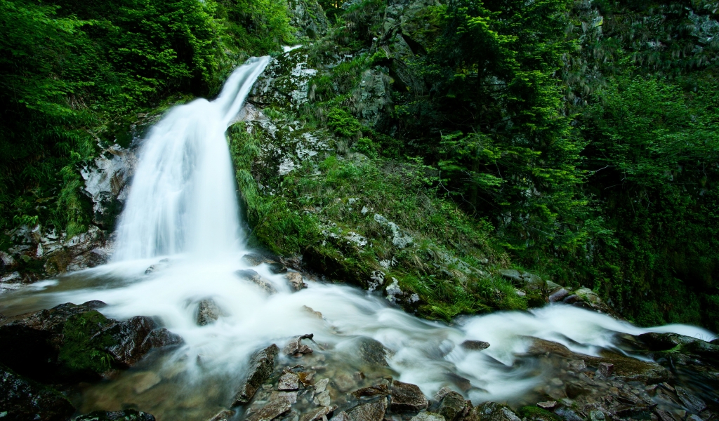 Super Mountain Waterfall for 1024 x 600 widescreen resolution