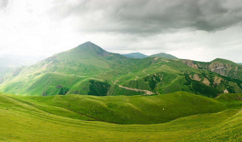 Superb Green Mountains for 1024 x 600 widescreen resolution