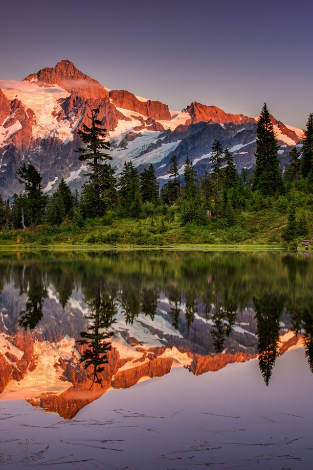 Superb Lake Reflection Landscape for 640 x 960 iPhone 4 resolution
