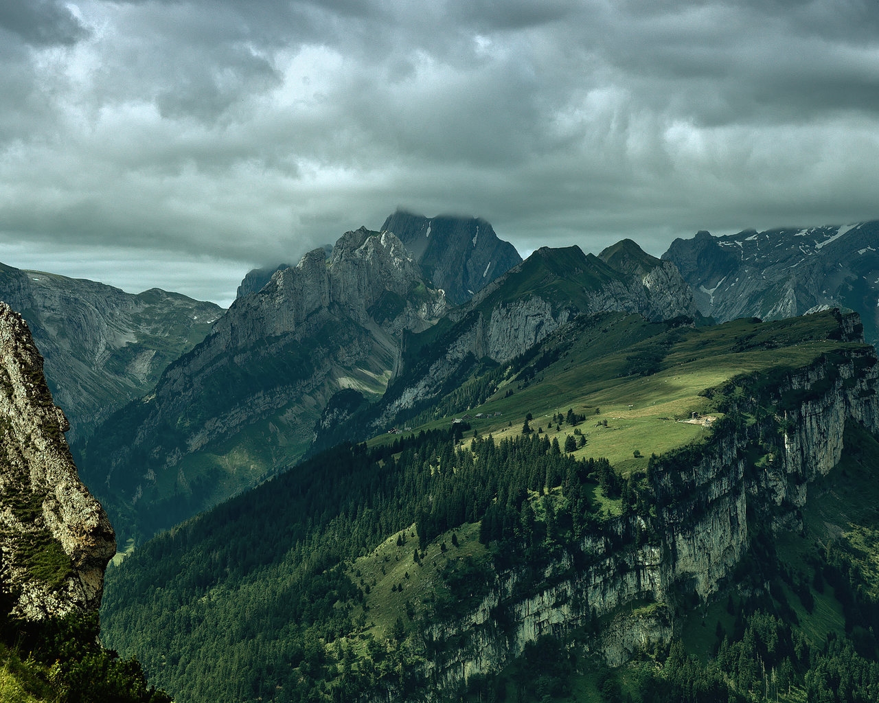 Superb Mountain Landscape for 1280 x 1024 resolution