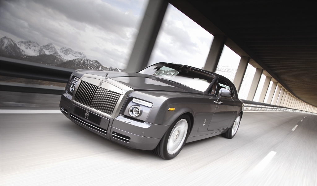 Superb Silver Rolls Royce for 1024 x 600 widescreen resolution