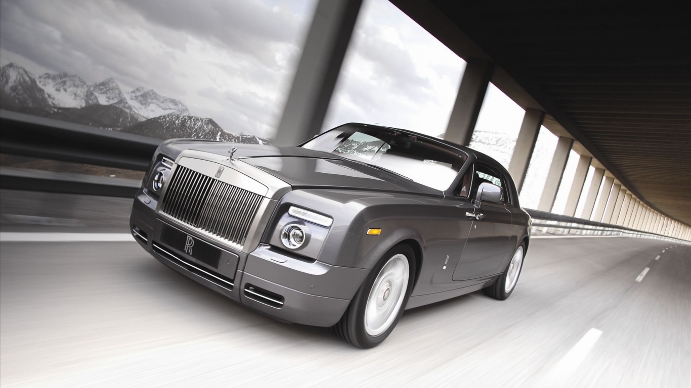 Superb Silver Rolls Royce for 1366 x 768 HDTV resolution