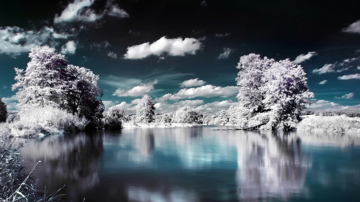 Superb Winter Lake View for 1366 x 768 HDTV resolution