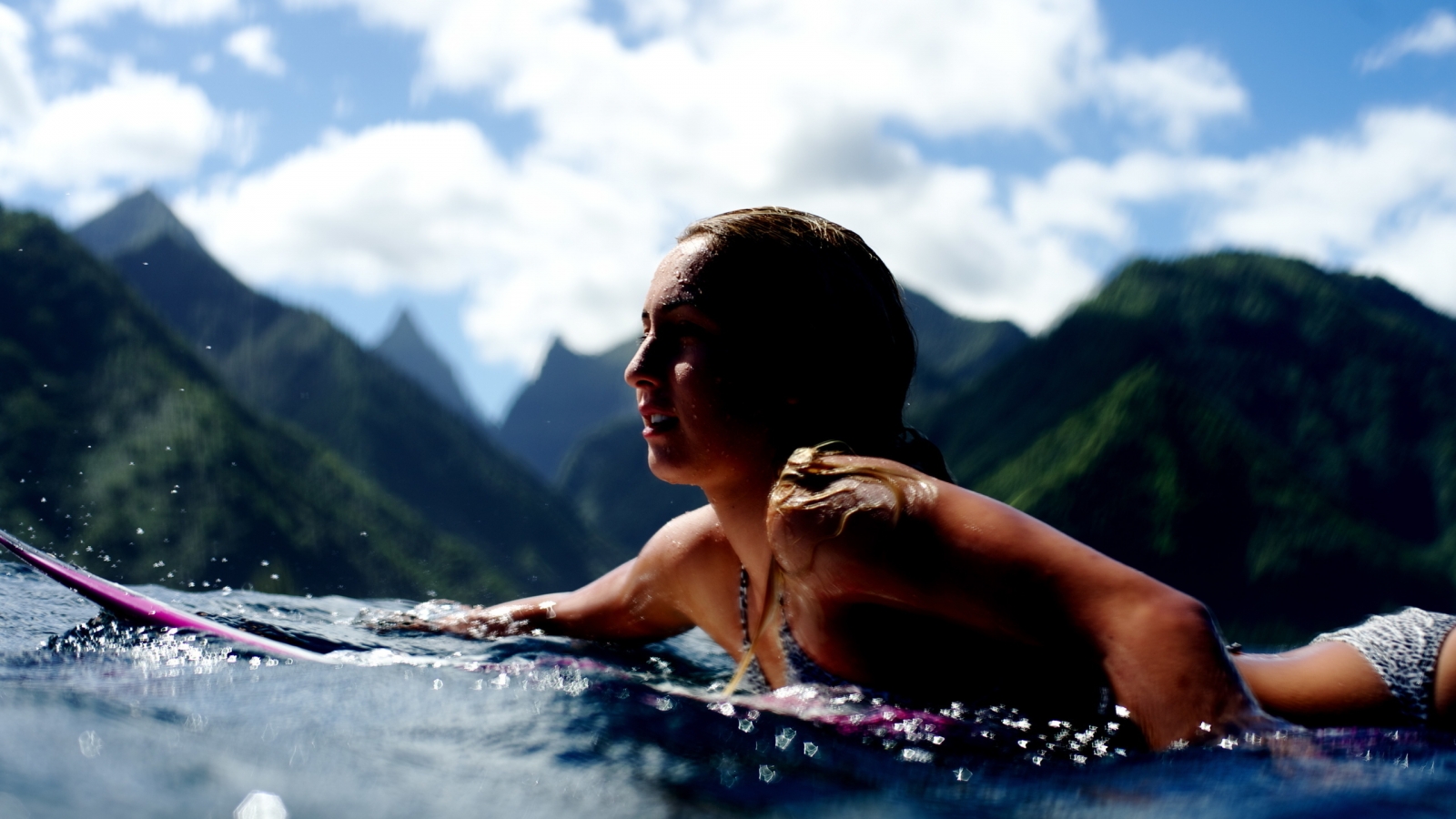 Surf Girl for 1600 x 900 HDTV resolution