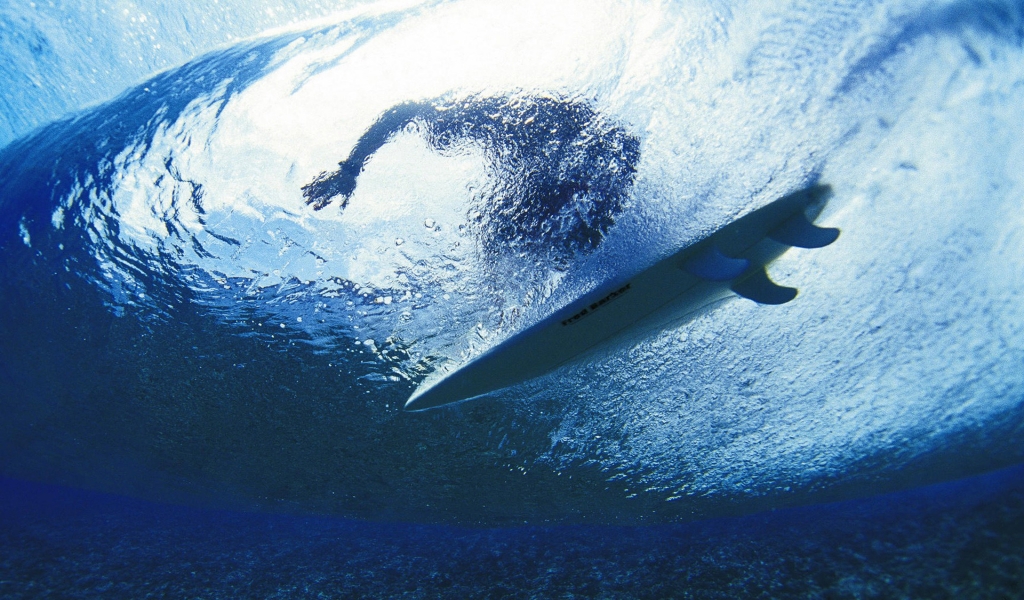 Surf Underwater View for 1024 x 600 widescreen resolution