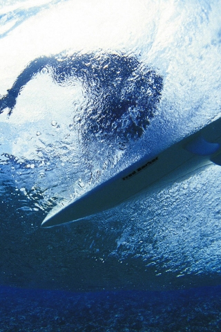 Surf Underwater View for 320 x 480 iPhone resolution