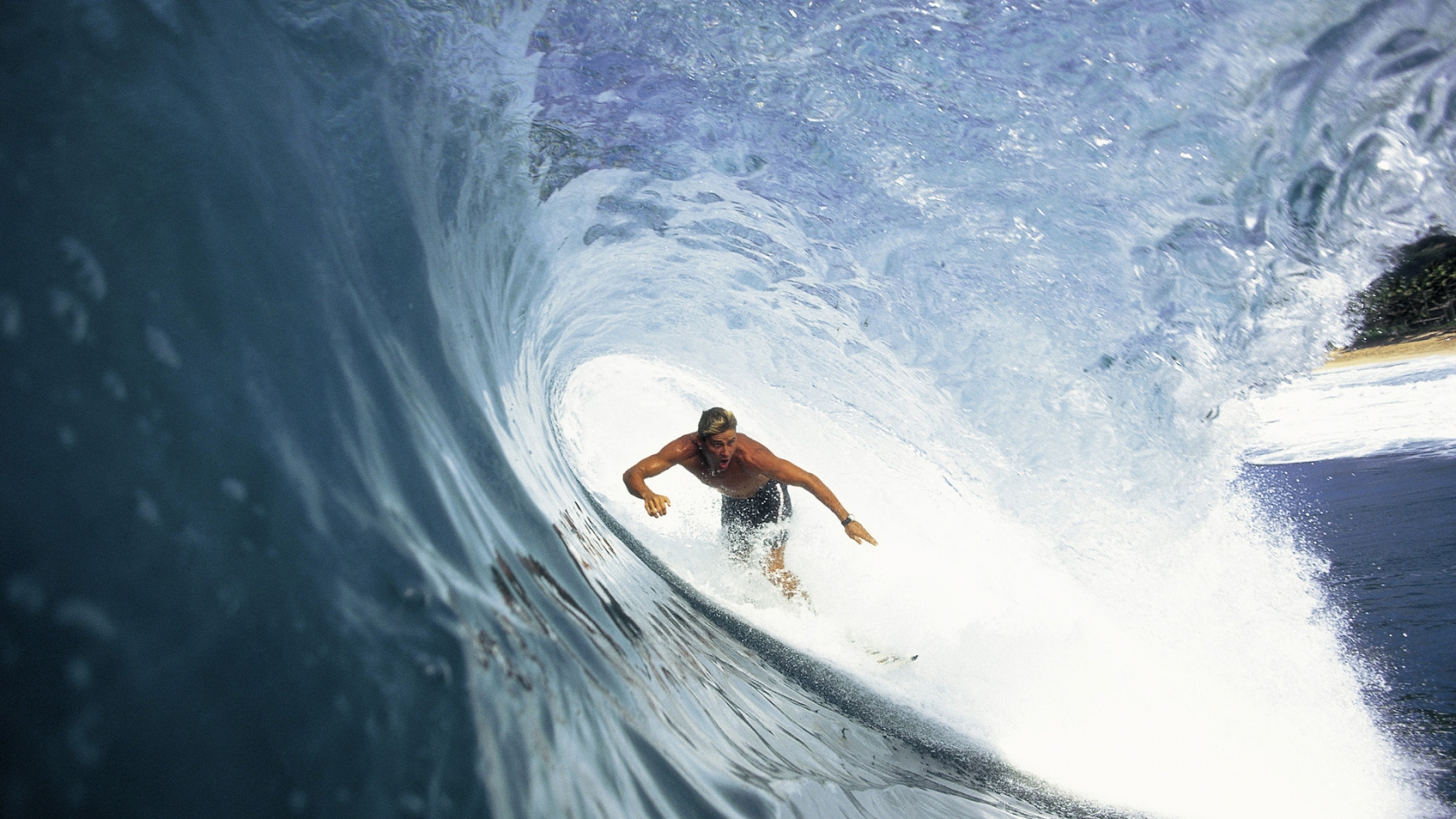 Surfer for 1680 x 945 HDTV resolution