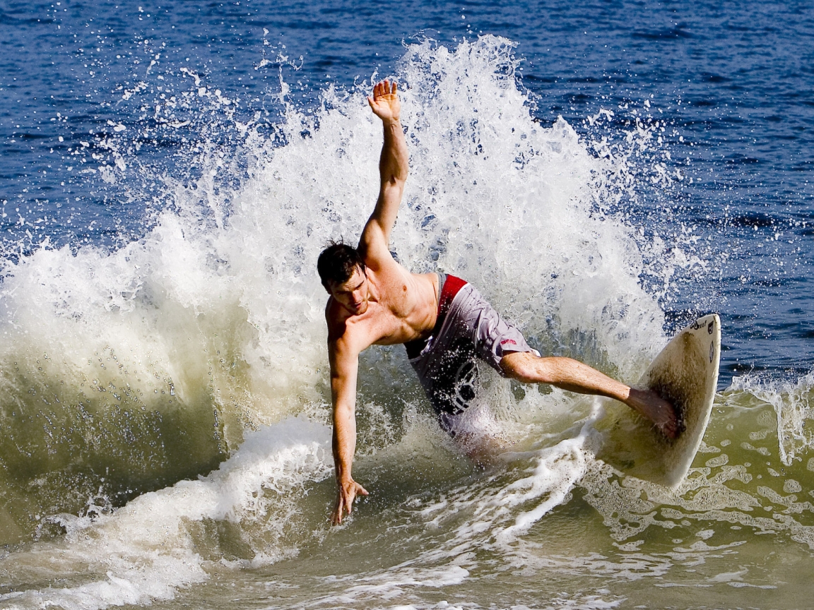 Surfing for 1152 x 864 resolution