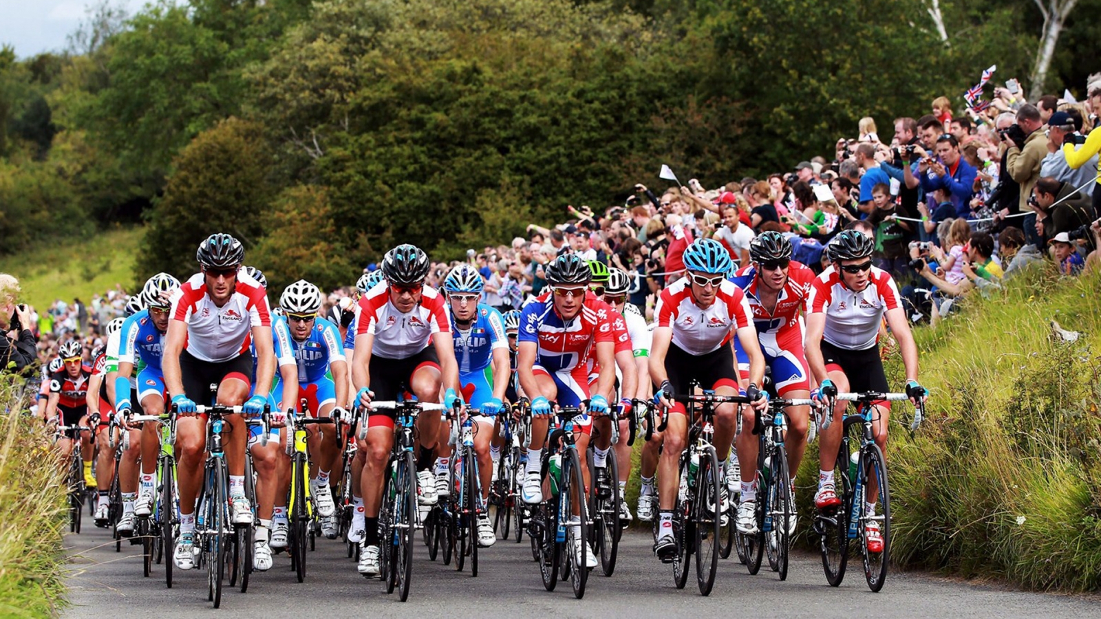 Surrey Cycle Classic for 1600 x 900 HDTV resolution