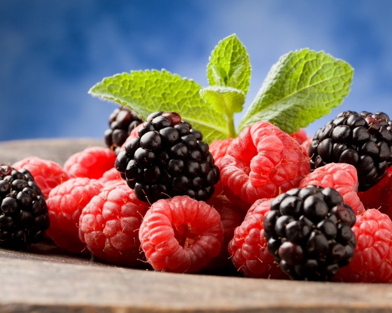 Sweet Berries for 1280 x 1024 resolution