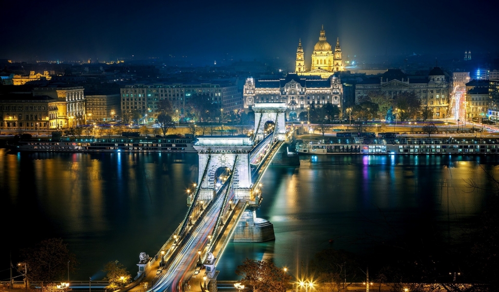Szechenyi Chain Bridge Budapest for 1024 x 600 widescreen resolution