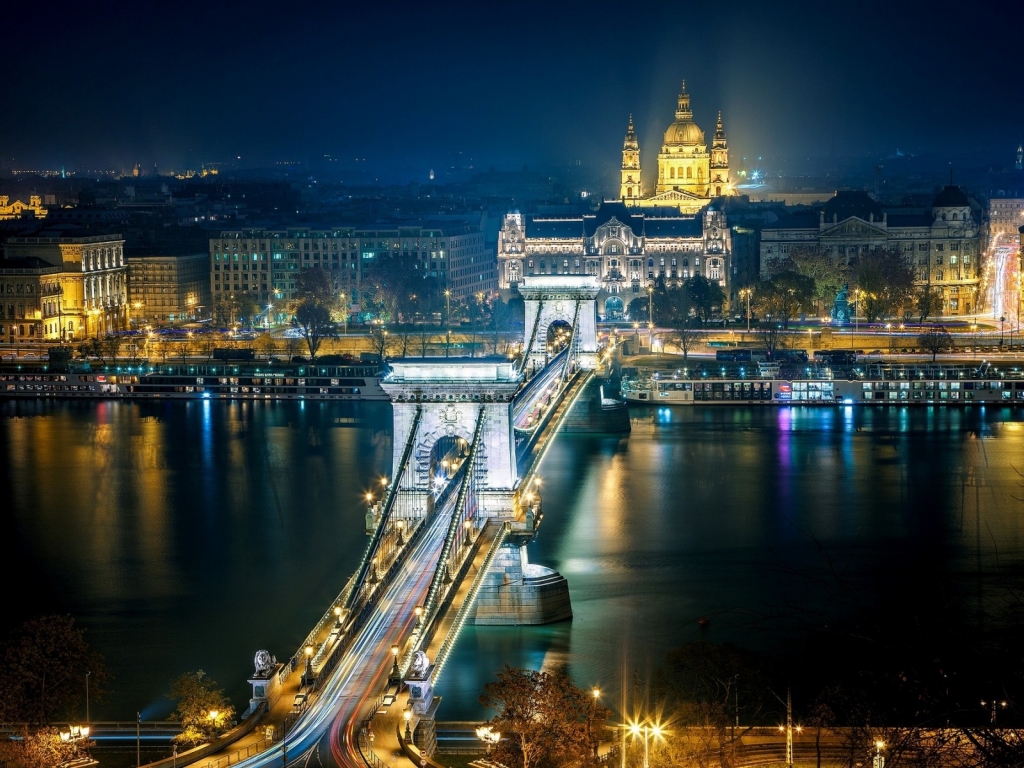 Szechenyi Chain Bridge Budapest for 1024 x 768 resolution