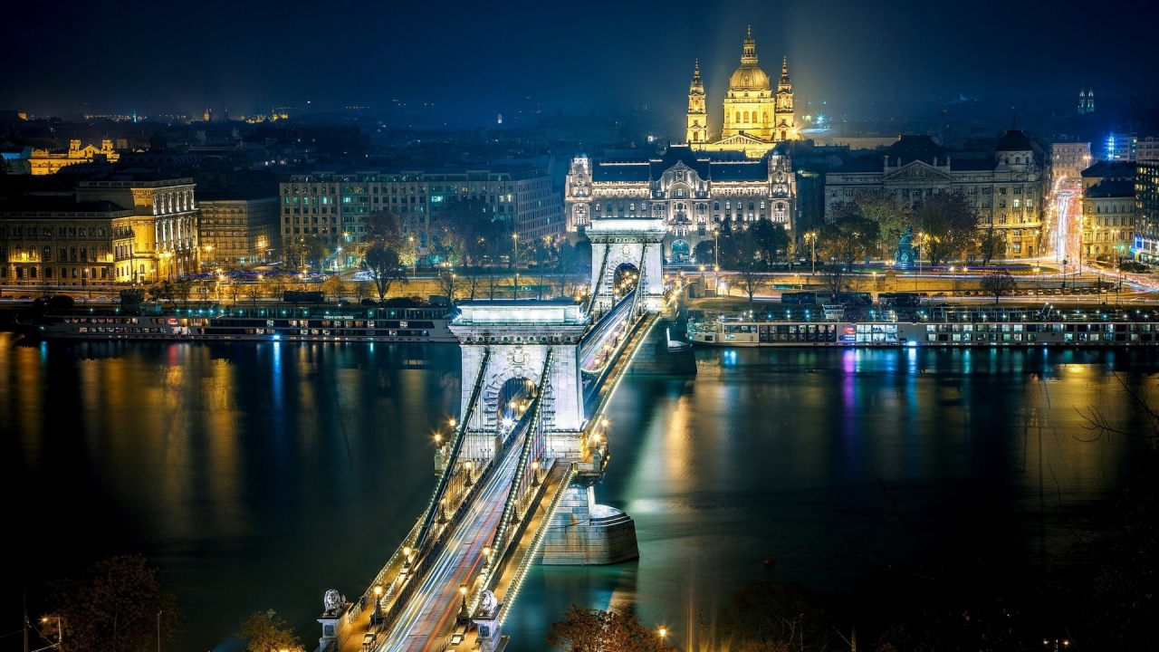 Szechenyi Chain Bridge Budapest for 1280 x 720 HDTV 720p resolution