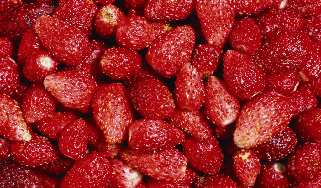 Tasty Strawberry for 1024 x 600 widescreen resolution