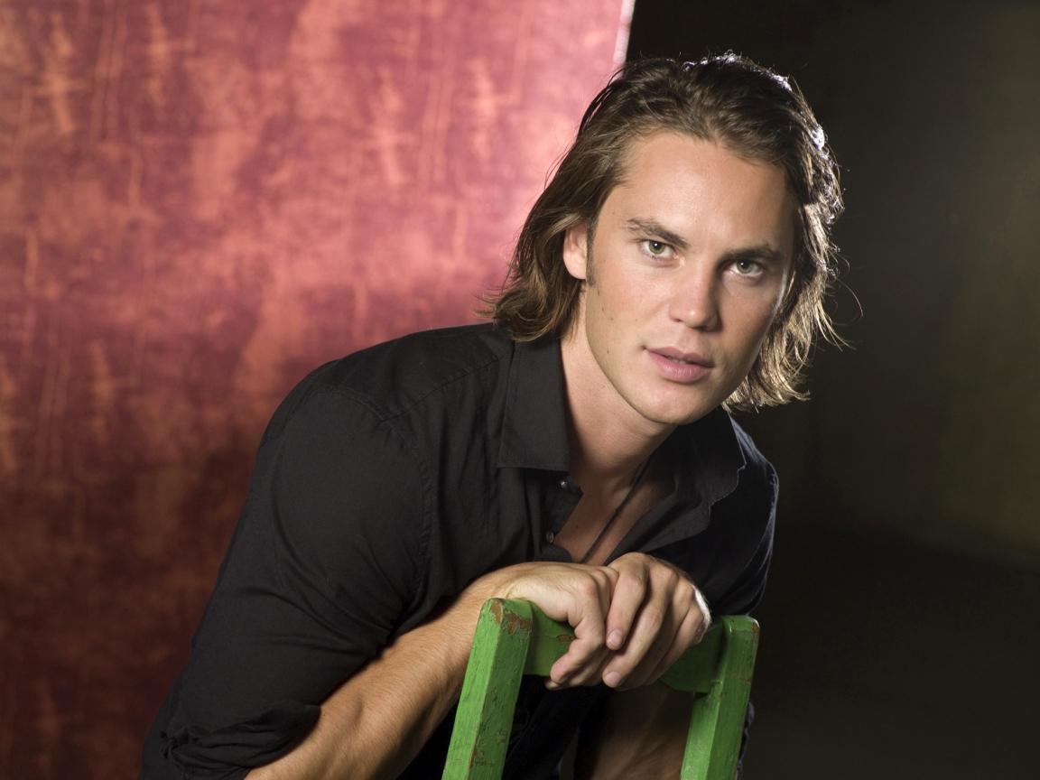 Taylor Kitsch for 1152 x 864 resolution