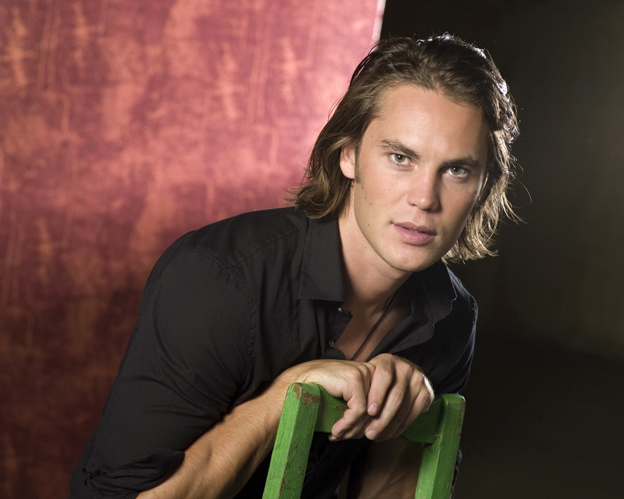 Taylor Kitsch for 1280 x 1024 resolution
