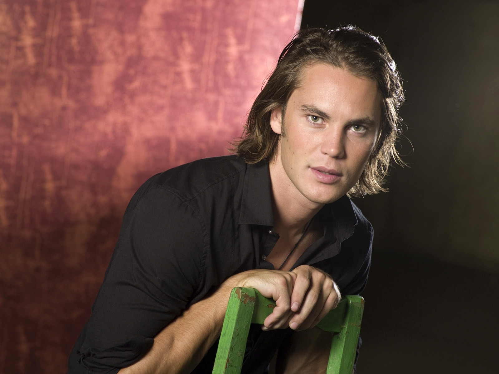 Taylor Kitsch for 1600 x 1200 resolution
