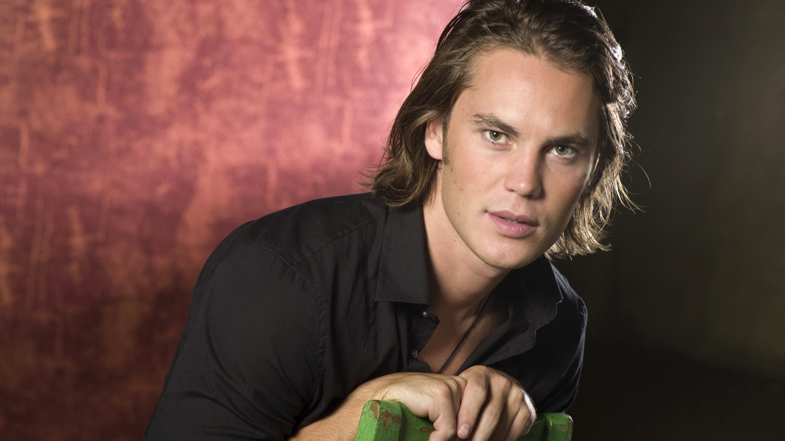 Taylor Kitsch for 1600 x 900 HDTV resolution