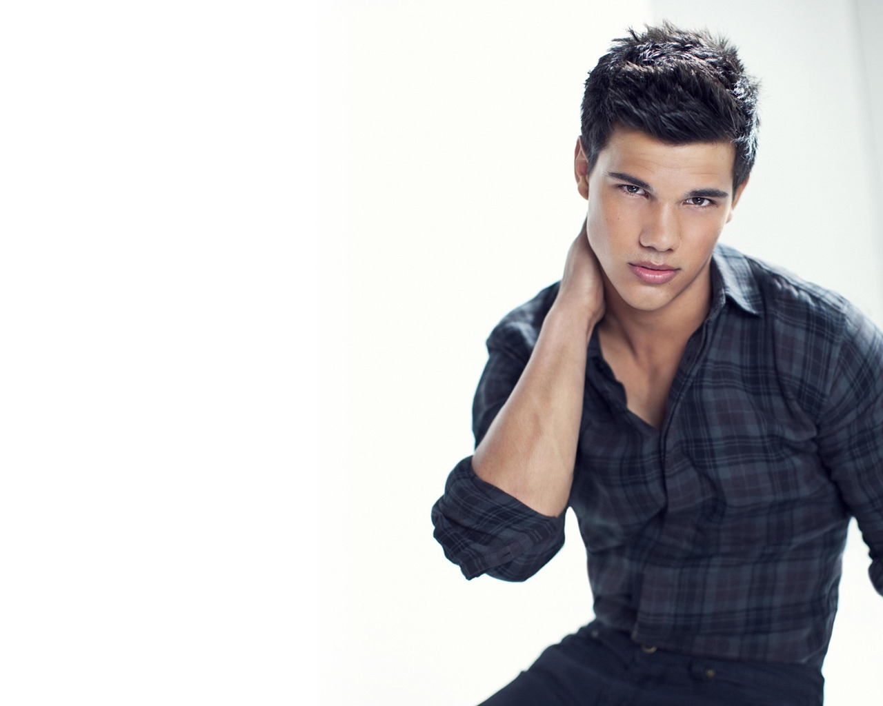 Taylor Lautner for 1280 x 1024 resolution