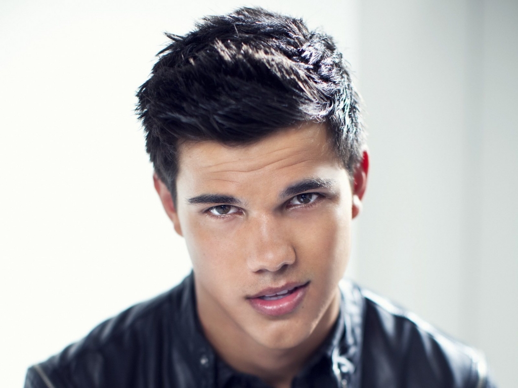 Taylor Lautner Look for 1024 x 768 resolution