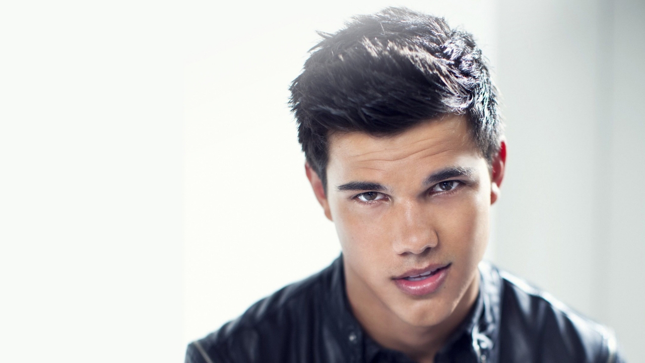 Taylor Lautner Look for 1280 x 720 HDTV 720p resolution