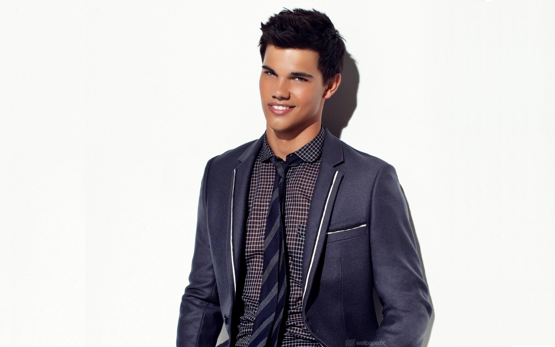 Taylor Lautner Suit for 1920 x 1200 widescreen resolution
