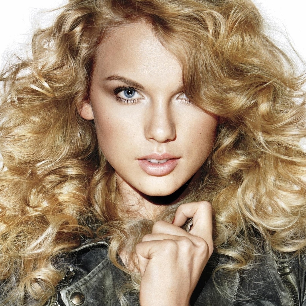 Taylor Swift Curly Hair for 1024 x 1024 iPad resolution