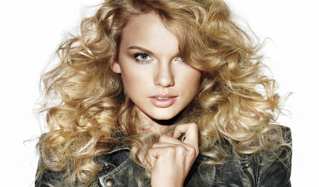 Taylor Swift Curly Hair for 1024 x 600 widescreen resolution