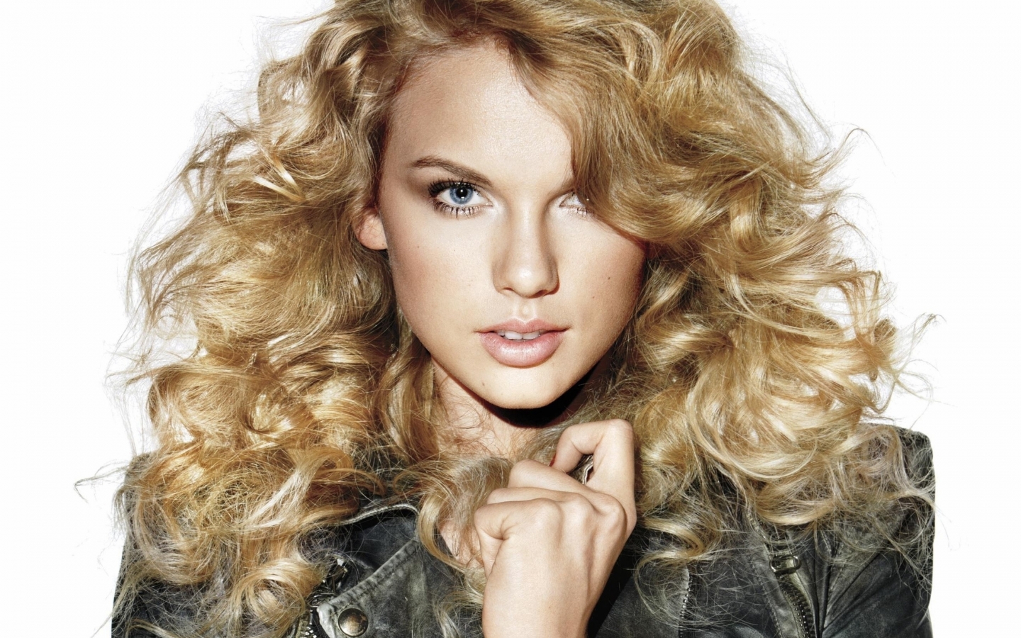 Taylor Swift Curly Hair for 1440 x 900 widescreen resolution