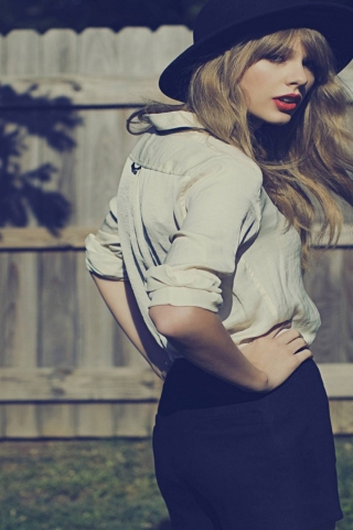 Taylor Swift Pose for 320 x 480 iPhone resolution