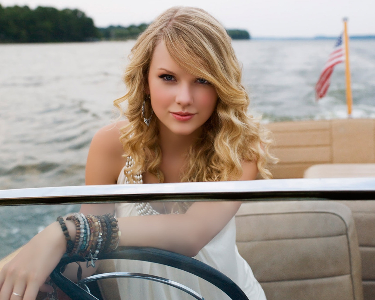Taylor Swift Sailor for 1280 x 1024 resolution