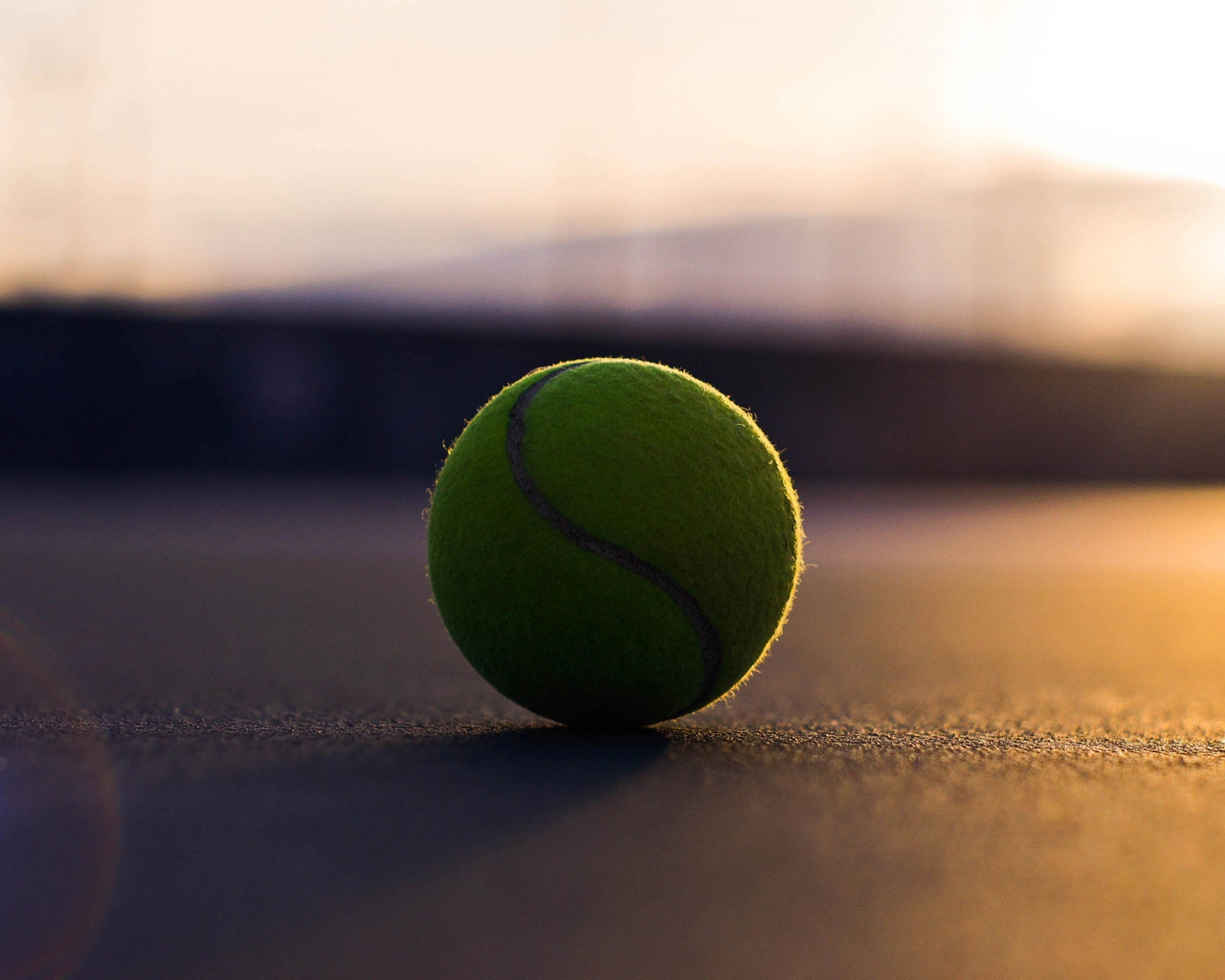 Tennis Ball for 1280 x 1024 resolution