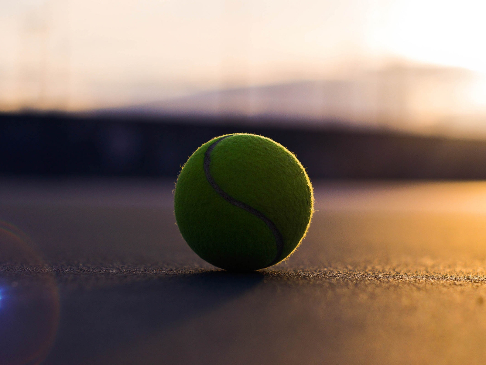 Tennis Ball for 1600 x 1200 resolution