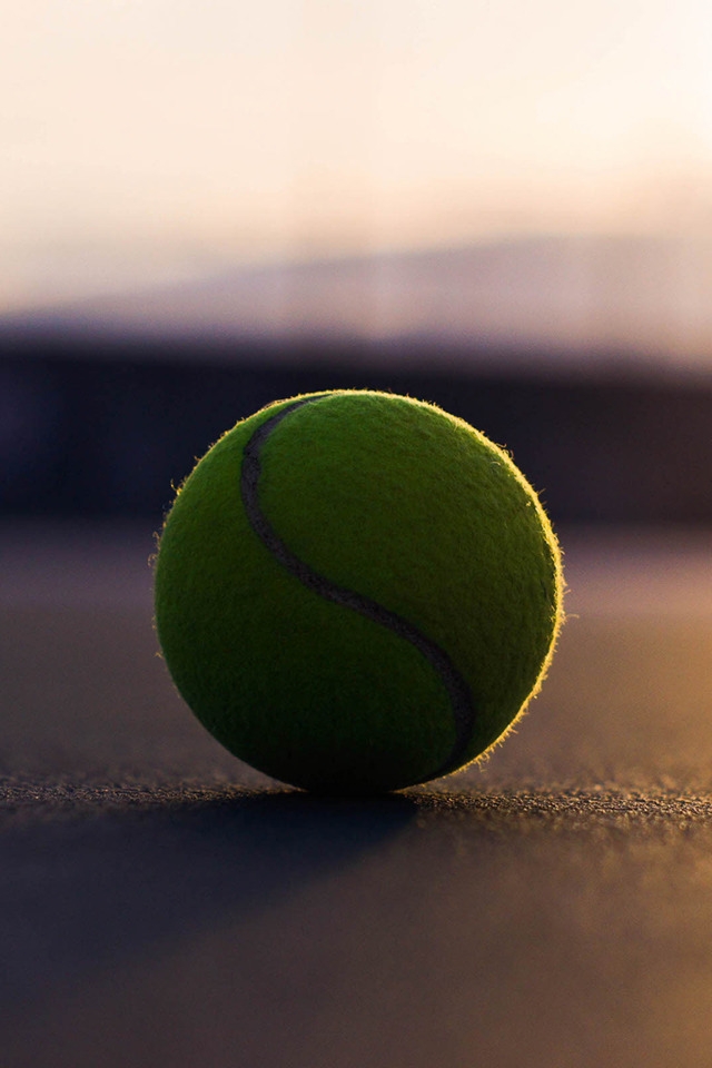Tennis Ball for 640 x 960 iPhone 4 resolution