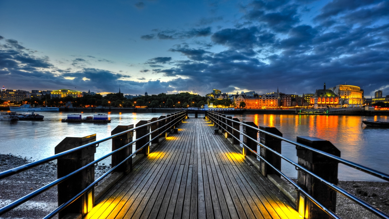 Thames Pier for 1280 x 720 HDTV 720p resolution