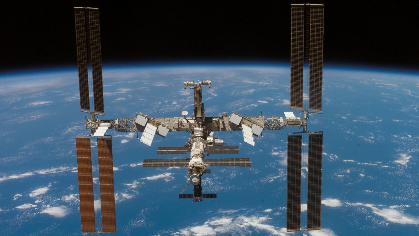 The Big Iss Earth Orbit for 1366 x 768 HDTV resolution